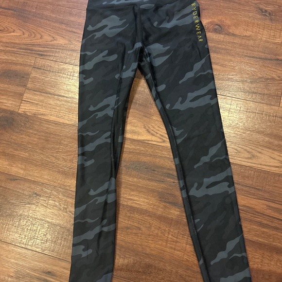 Ryderwear scrunch but leggings - Picture 3 of 6